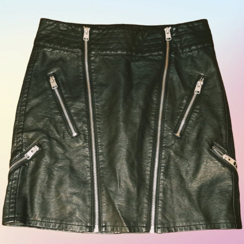 Express Vegan Leather Moto Skrit with Zippers sz 2